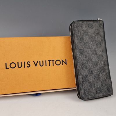 Étui-portefeuille Louis Vuitton en cuir noir avec porte-cartes