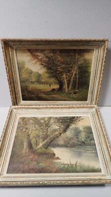 tableau représentant une scène fluviale, dans un cadre en bois, avec un cerf au loin