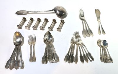 Ensemble de métal argenté comprenant couverts dépareillés modèles ruba