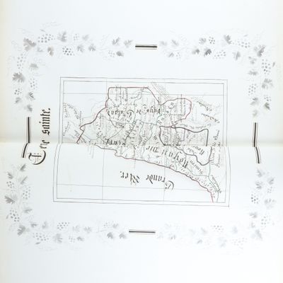 le dessin d'une carte sur une feuille de papier
