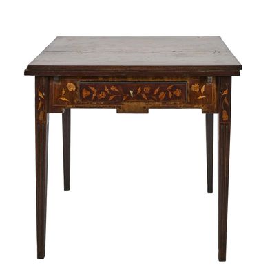 l'image d'une table en bois avec un tiroir en dessous