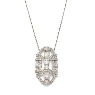 un collier en or blanc et diamants
