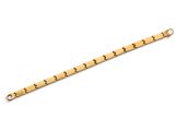 un bracelet en bois orné d'un motif en forme de croix