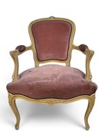 Paire de fauteuils de style Louis XV en bois mouluré sculpté… (photo 2)
