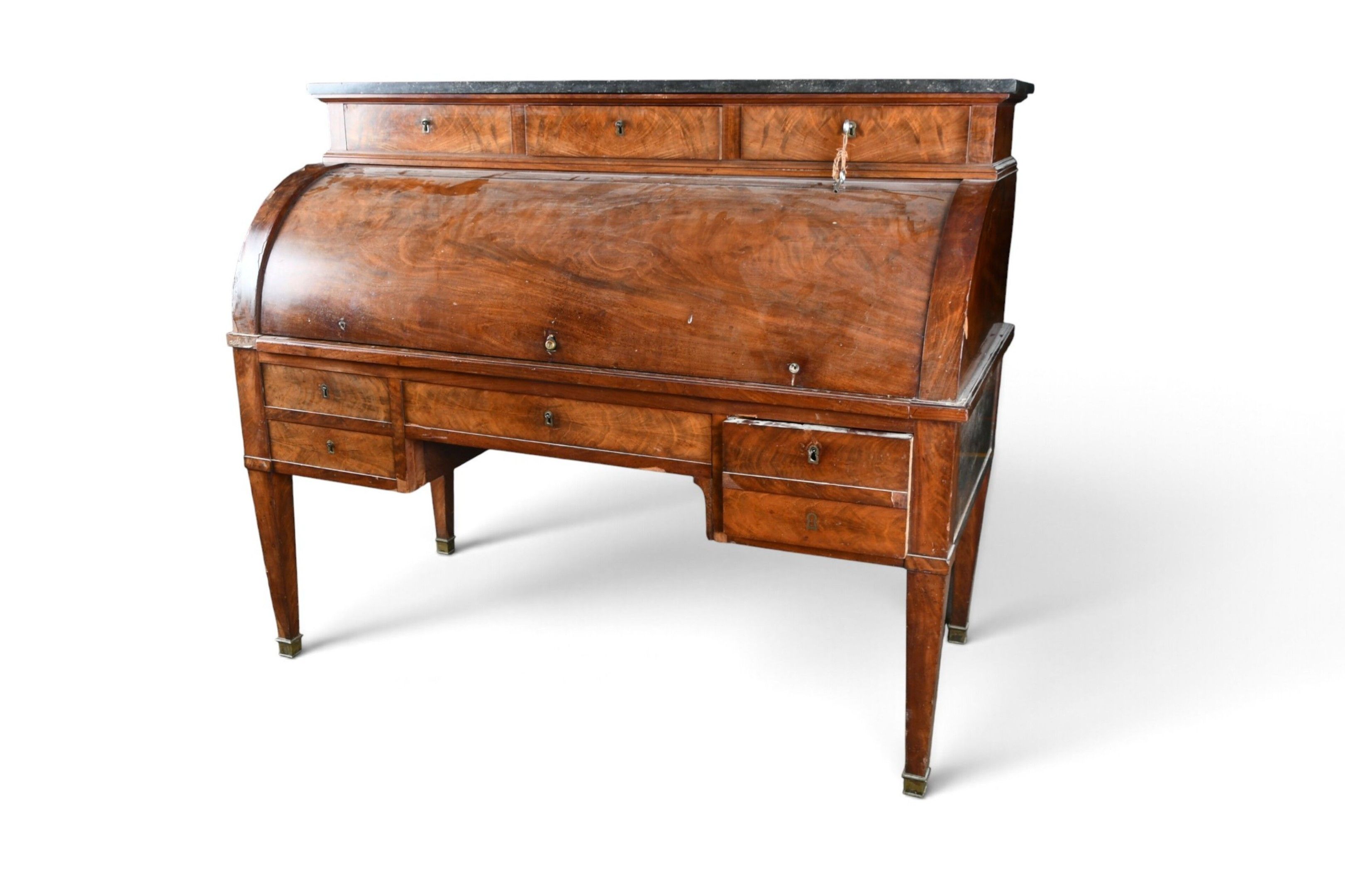 BUREAU à cylindre en acajou et placage d'acajou à gradin sur…