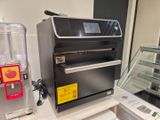 de nombreux types de machines exposées dans un magasin