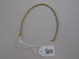 une photo d'un bracelet en chaîne dorée sur lequel figure une étiquette de prix