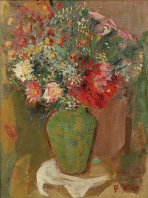tableau représentant des fleurs dans un vase vert posé sur une table