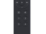 une image représentant une télécommande noire sur fond blanc