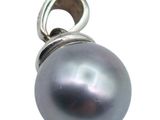 an image of a black pearl pendant on a white background