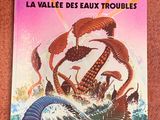 la couverture d'un livre sur laquelle figure une pieuvre géante attaquant un bateau