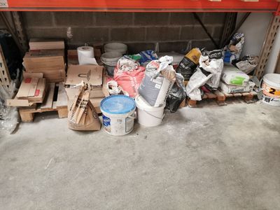 Ensemble de carrelages, de faïences et colles