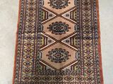 a close up of a rug with fringes on it