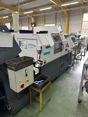 une grande machine installée dans une pièce