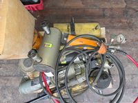 T53: 7 vérins hydrauliques, pompe, 2 chandelles, outillage d… (photo 2)