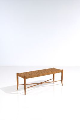 une image d'un banc en bois posé sur un sol blanc