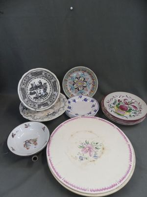 Ensemble d'assiettes et plats en faïence dont ST-CLEMENT et …