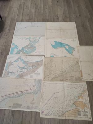 Lot de neuf cartes marines papier, diverses échelles, représ…