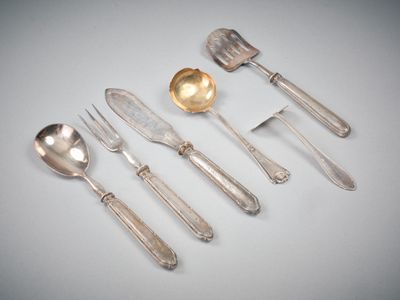 Réunion de couverts en argent 950 et 800 millièmes comprenan…