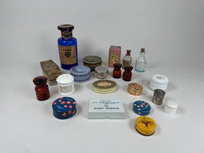 Collection comprenant : - GUERLAIN "La poudre c'est Moi", bo… - Photo 1