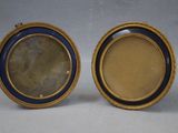 paire de montres-bracelets anciennes en laiton et émail bleu