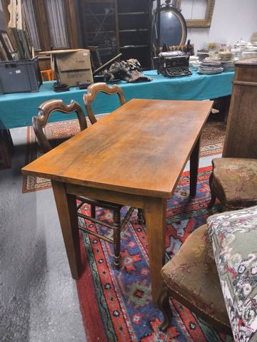 Table rustique. Bon état 