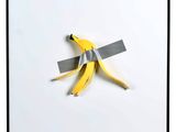 une photo d'une feuille de papier sur laquelle est dessinée une banane