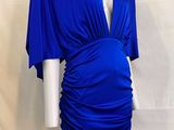 une robe bleue sur un mannequin, un mannequin, un mannequin, un mannequin, un mannequin, un mann