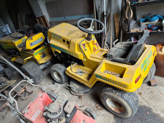Tondeuse autoportée de marque Bernard BM82 T, non fonctionnant. V