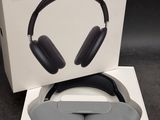 une image représentant une boîte contenant un casque audio