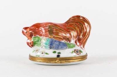 Boîte à pilules de style Louis XV en porcelaine polychrome f…