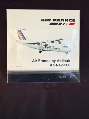 une photo d'un avion d'Air France exposé