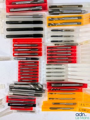 a close up of a bunch of different types of screws
