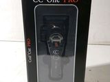 une boîte contenant un téléphone portable, posée sur une table