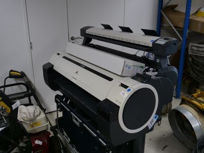 an image of a printer that is sitting in a room