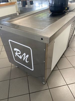 a machine that is sitting in the middle of the floor