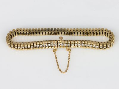 Bracelet souple en or orné de 71 diamants totalisant environ 1,5 carat - Photo 1