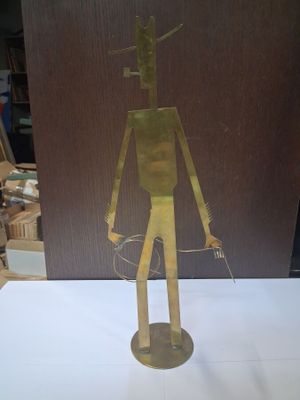 a metal sculpture of a man with a hat on