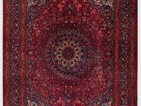 un tapis rouge orné d'un médaillon