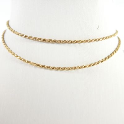 gros plan d'un collier sur un mannequin mannequin mannequin mannequin mannequin mannequin mannequin mannequin mannequin