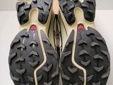 the soles of a pair of hiking shoes are shown