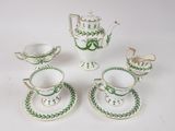 service à thé et à café en porcelaine verte et blanche, composé de quatre pièces