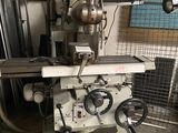 une machine qui se trouve dans un garage