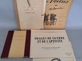 trois livres posés sur une table l'un à côté de l'autre