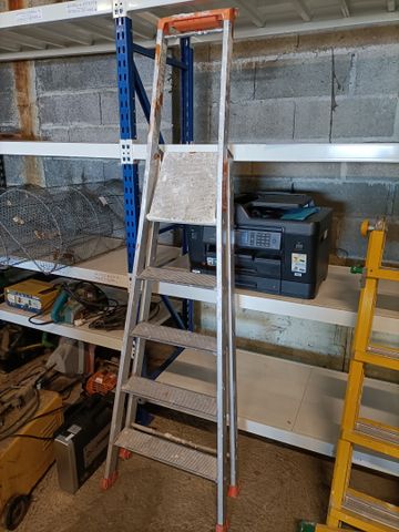 Escabeau aluminium TUBESCA 4 marches et plateforme