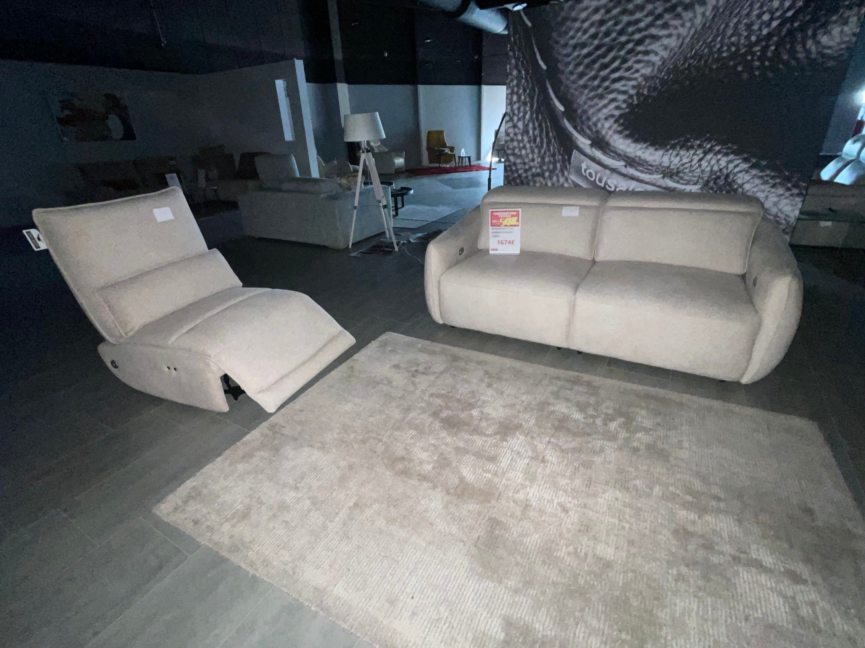 Canapé 3 places tissu PEPPO + Fauteuil électrique relax tiss…