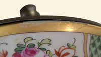 Imposant vase en porcelaine à décor émaillé peint à la main … (photo 4)