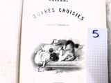 un livre sur lequel figure l'image d'un chat et d'une souris