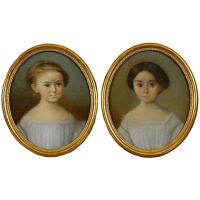 une paire de portraits miniatures représentant une jeune fille et un jeune garçon