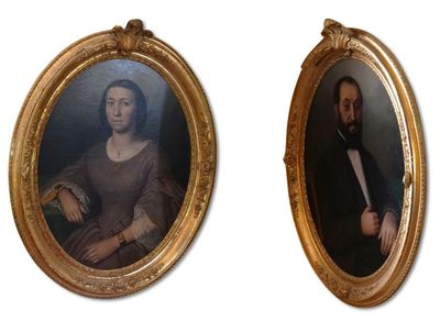 deux portraits d'un homme et d'une femme dans un cadre doré
